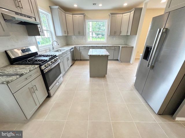 628 W 2ND ST, Florence, NJ 08518