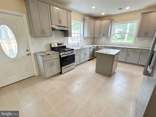 628 W 2ND ST, Florence, NJ 08518