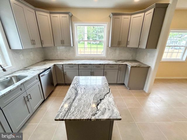 628 W 2ND ST, Florence, NJ 08518