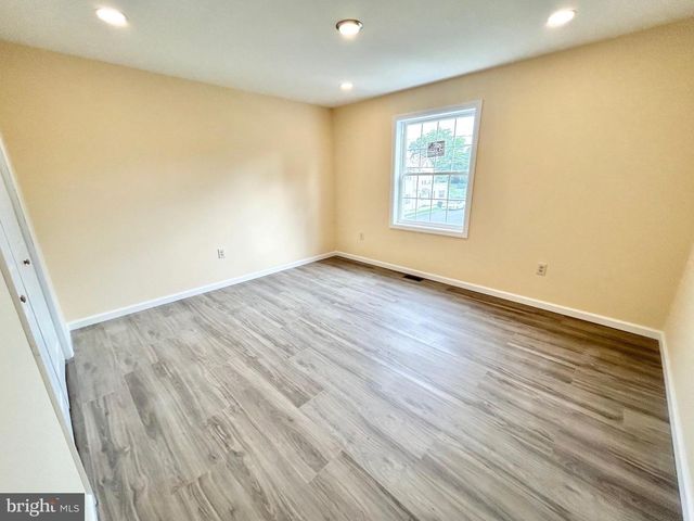 628 W 2ND ST, Florence, NJ 08518