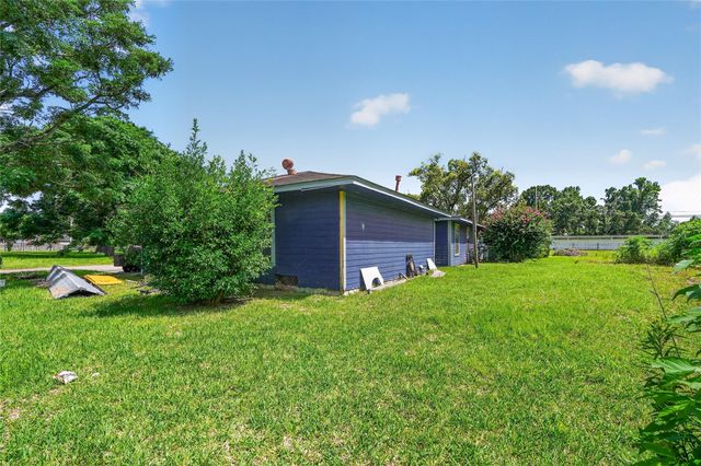 1019 Lamar Street, Liberty, TX 77575