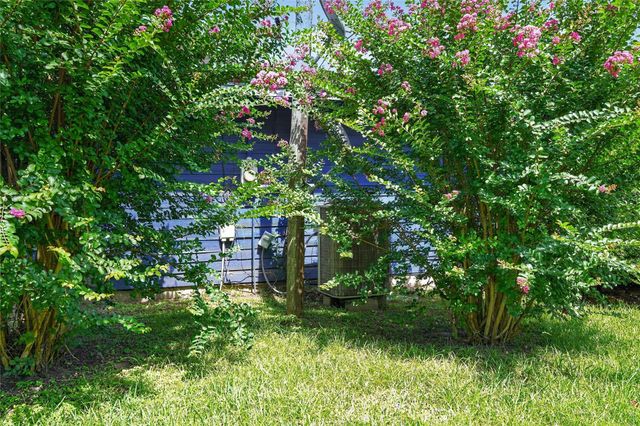 1019 Lamar Street, Liberty, TX 77575