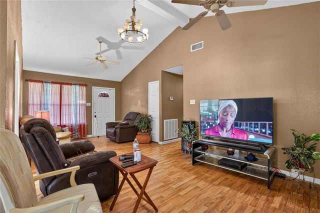 1019 Lamar Street, Liberty, TX 77575