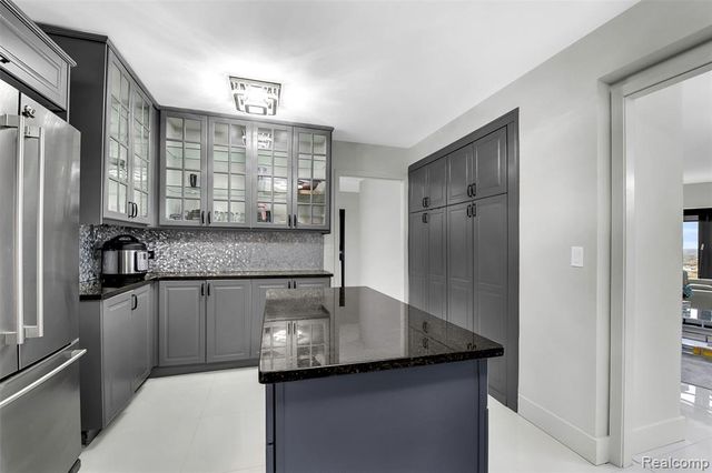 5000 Town Center Dr 2405, Southfield, MI 48075