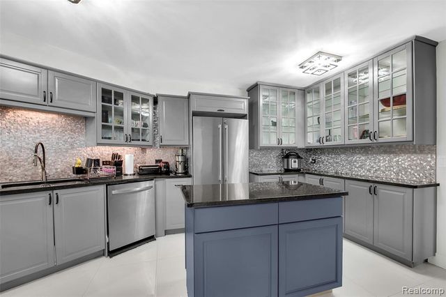 5000 Town Center Dr 2405, Southfield, MI 48075