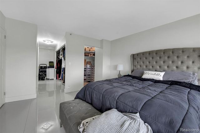 5000 Town Center Dr 2405, Southfield, MI 48075