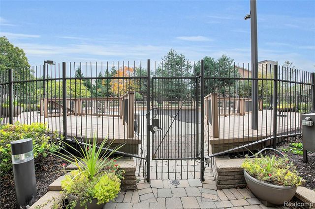 5000 Town Center Dr 2405, Southfield, MI 48075