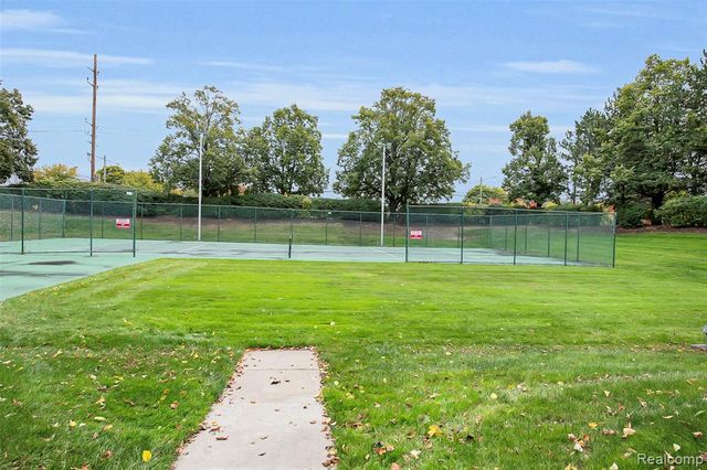 5000 Town Center Dr 2405, Southfield, MI 48075