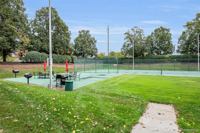 5000 Town Center Dr 2405, Southfield, MI 48075