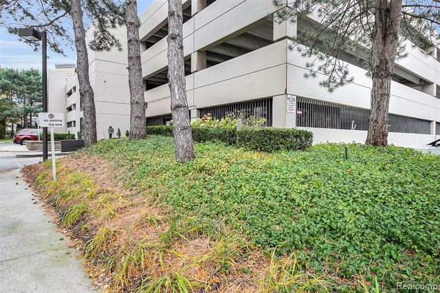 5000 Town Center Dr 2405, Southfield, MI 48075