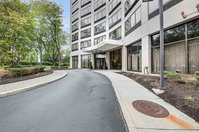 5000 Town Center Dr 2405, Southfield, MI 48075