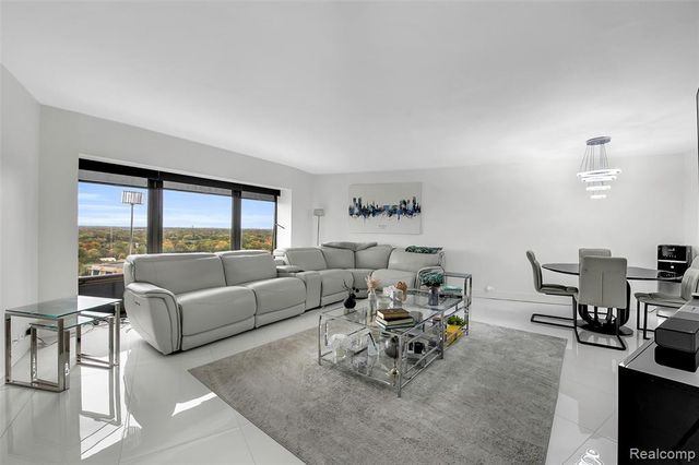 5000 Town Center Dr 2405, Southfield, MI 48075