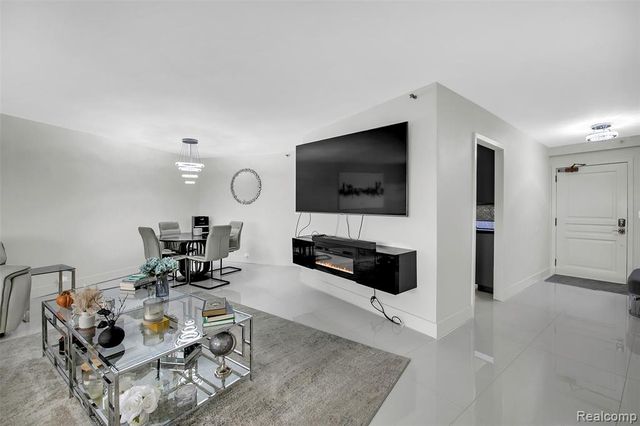 5000 Town Center Dr 2405, Southfield, MI 48075