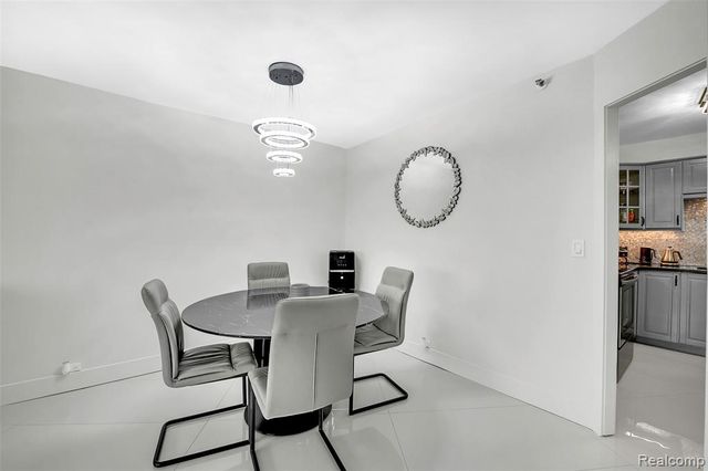 5000 Town Center Dr 2405, Southfield, MI 48075