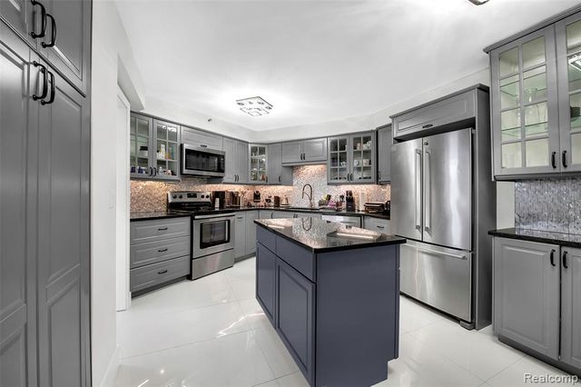 5000 Town Center Dr 2405, Southfield, MI 48075