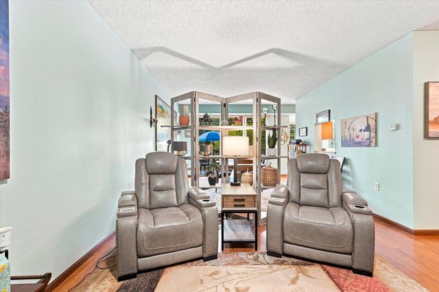 15001 Burnhaven Drive 207, Burnsville, MN 55306
