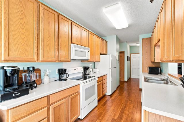 15001 Burnhaven Drive 207, Burnsville, MN 55306