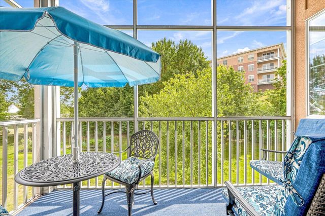 15001 Burnhaven Drive 207, Burnsville, MN 55306