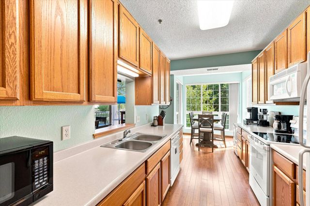 15001 Burnhaven Drive 207, Burnsville, MN 55306