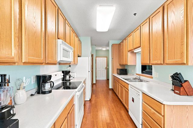 15001 Burnhaven Drive 207, Burnsville, MN 55306