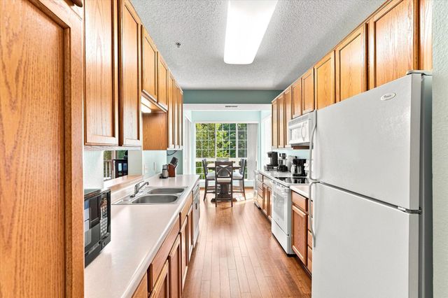 15001 Burnhaven Drive 207, Burnsville, MN 55306