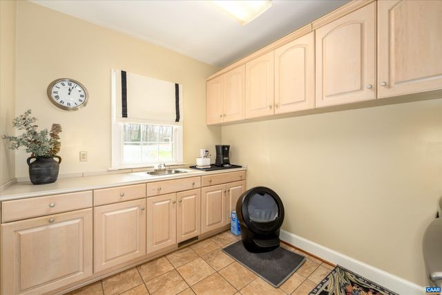 4444 WOODS EDGE RD, Charlottesville, VA 22974