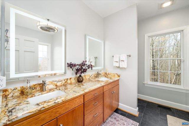 4444 WOODS EDGE RD, Charlottesville, VA 22974