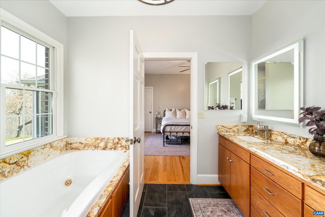 4444 WOODS EDGE RD, Charlottesville, VA 22974