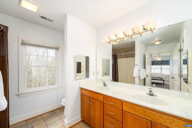 4444 WOODS EDGE RD, Charlottesville, VA 22974