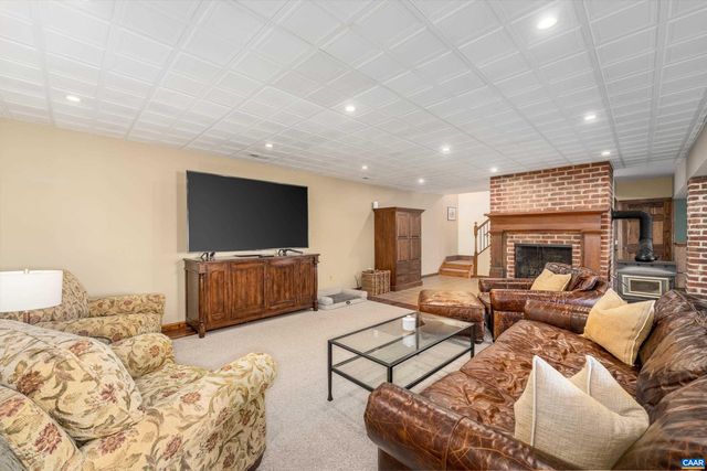 4444 WOODS EDGE RD, Charlottesville, VA 22974