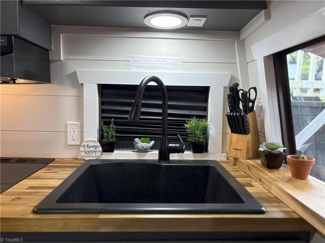 162 Dogwood Circle, New London, NC 28127
