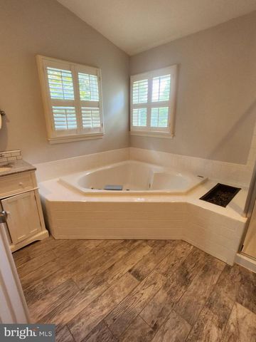 2831 THAXTON LN, Oakton, VA 22124
