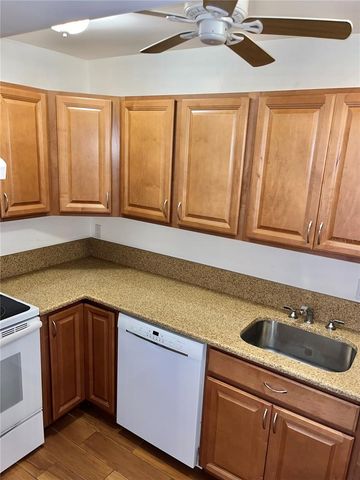 519 ALBEE FARM ROAD 303, Venice, FL 34285