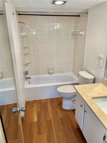 519 ALBEE FARM ROAD 303, Venice, FL 34285