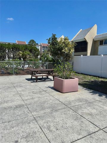 519 ALBEE FARM ROAD 303, Venice, FL 34285