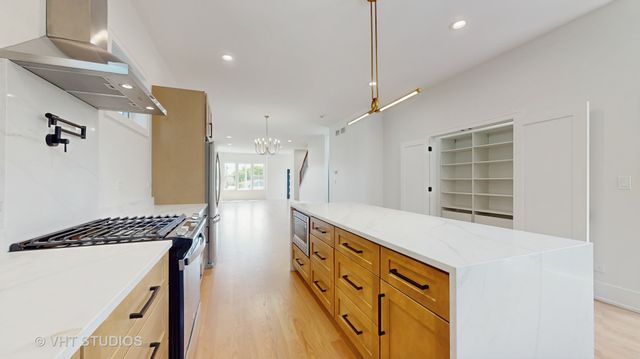 2846 N Sayre Avenue, Chicago, IL 60634