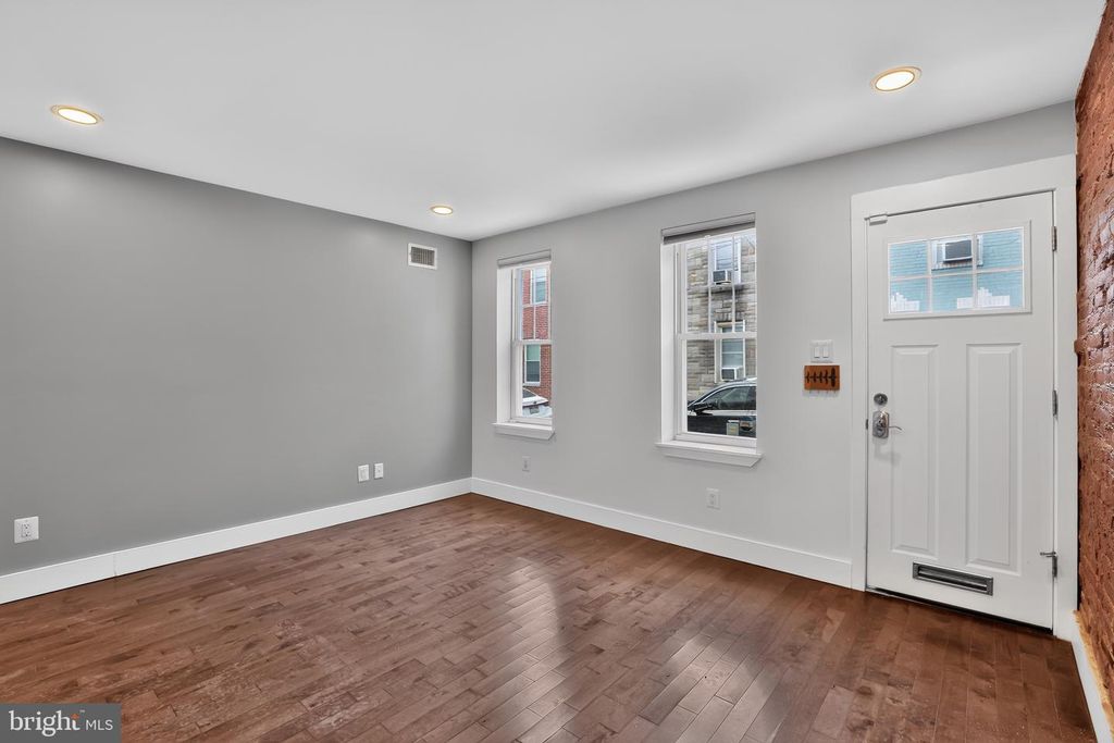 1913 N MUTTER ST, PHILADELPHIA, PA 19122 — photo 3