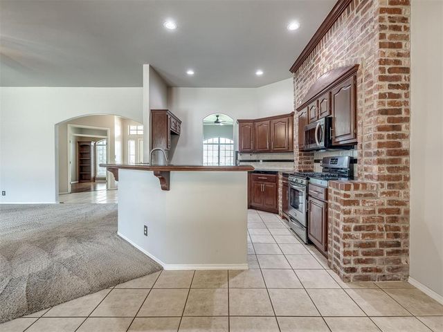 2117 Cedar Pointe Circle, Edmond, OK 73003