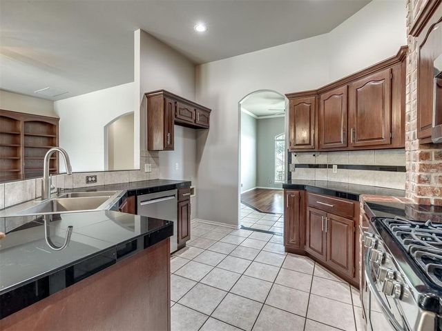 2117 Cedar Pointe Circle, Edmond, OK 73003