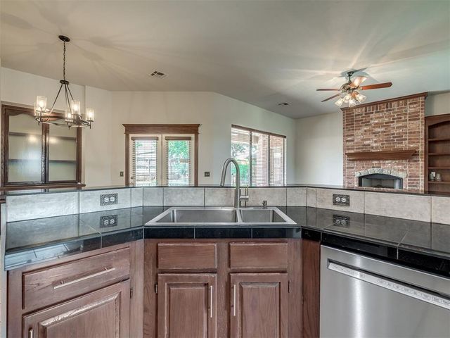 2117 Cedar Pointe Circle, Edmond, OK 73003