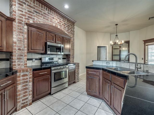 2117 Cedar Pointe Circle, Edmond, OK 73003