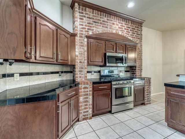 2117 Cedar Pointe Circle, Edmond, OK 73003