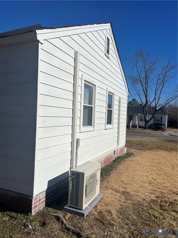 610 Queen Anne Dr, Richmond, VA 23224