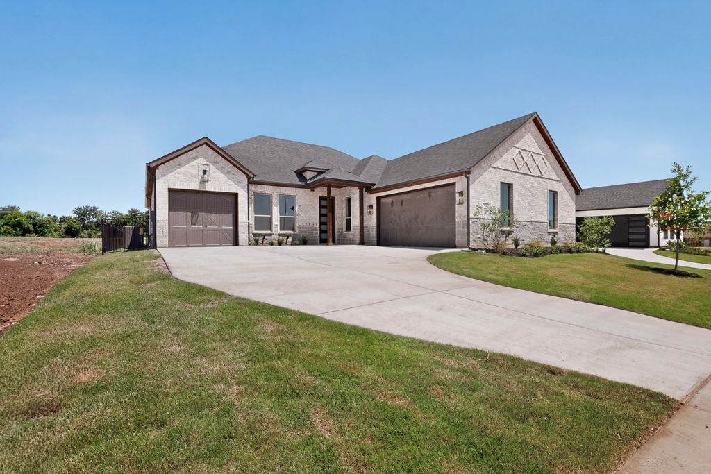 973 Bandon Dunes Drive, Fort Worth, TX 76028