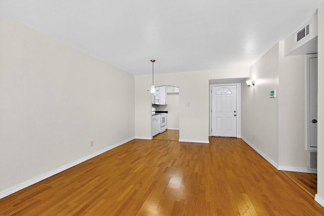 1821 Dartmouth Drive NE 104, Albuquerque, NM 87106