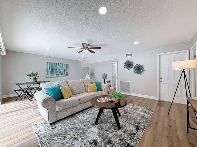 8430 144TH LANE, Seminole, FL 33776