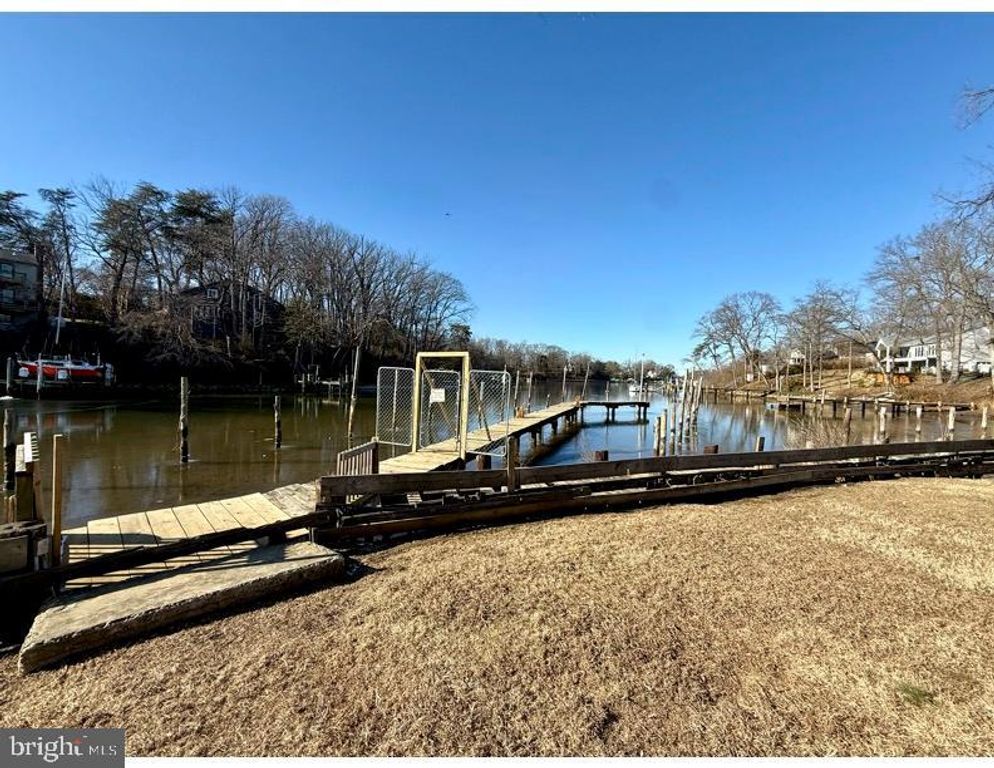 Image 2 of property listing at 130 BRENT RD, Arnold, MD 21012