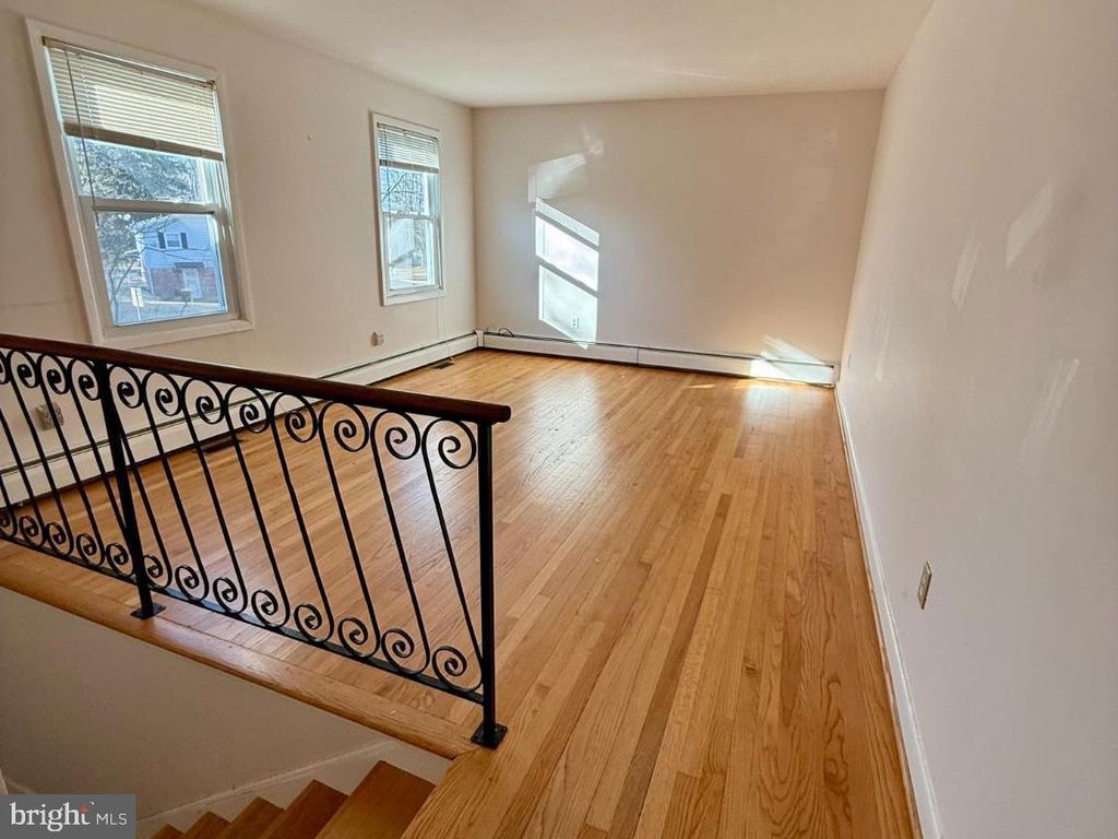 Image 4 of property listing at 130 BRENT RD, Arnold, MD 21012