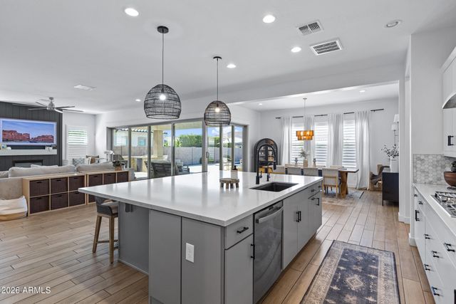 2560 E THORNTON Court, Gilbert, AZ 85297