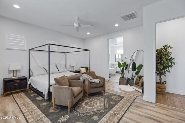 2560 E THORNTON Court, Gilbert, AZ 85297